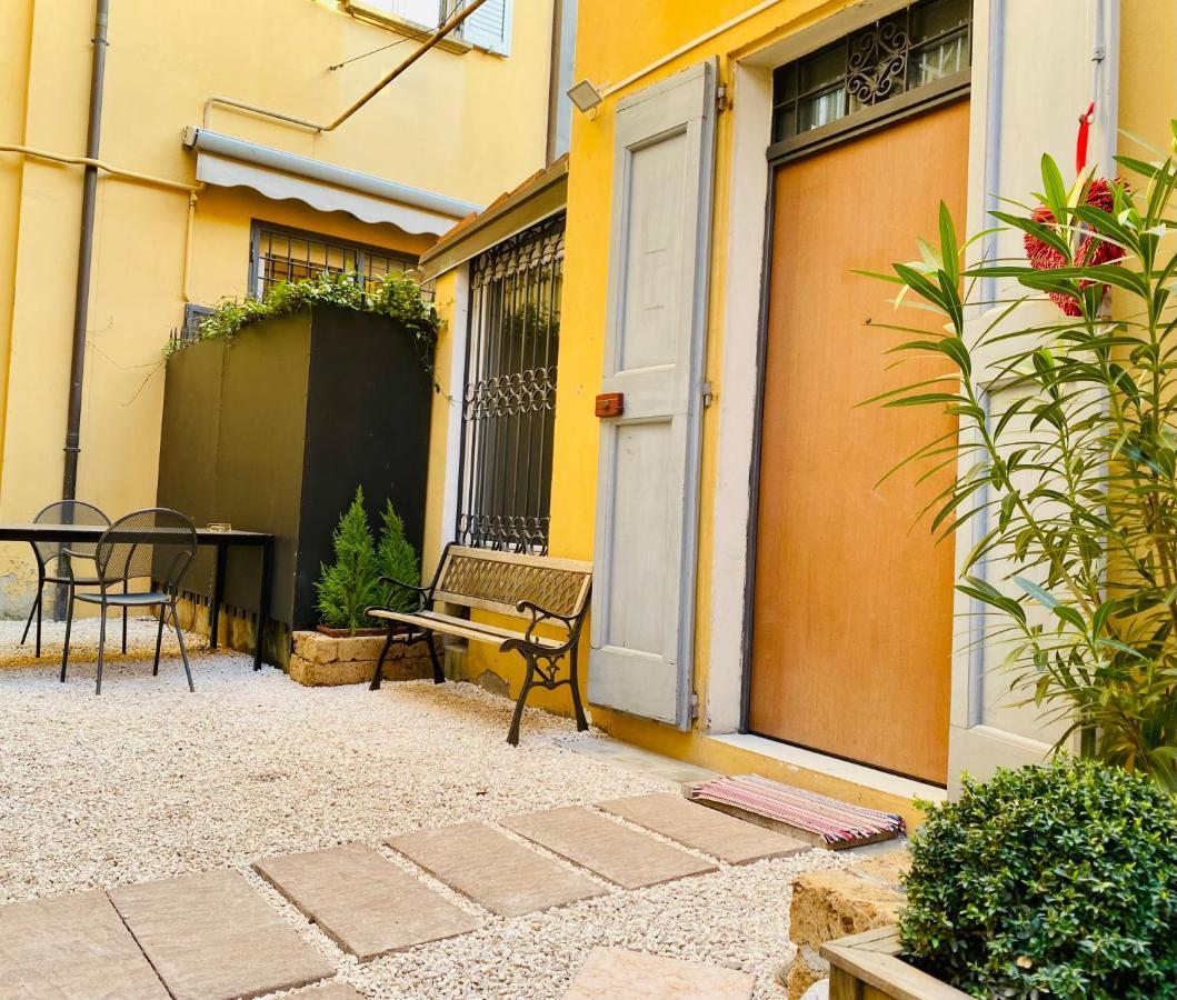 ボローニャGamberini House - Private Gardenアパートメント エクステリア 写真